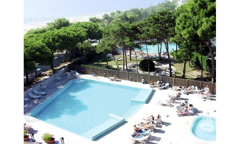 hotel BRISTOL: piscina