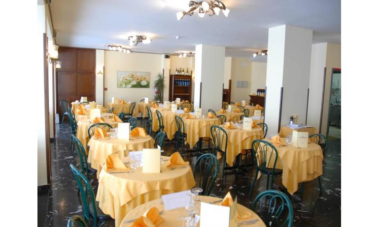 hotel VILLA D'ESTE: dining room