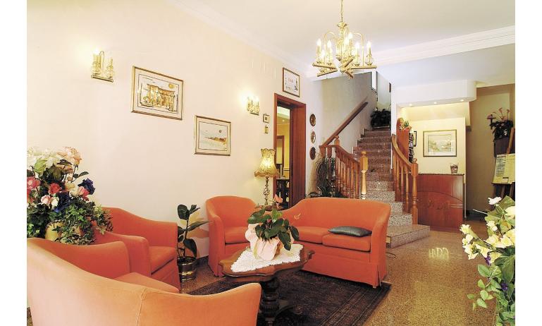 hotel DI GIOVANNI: hall