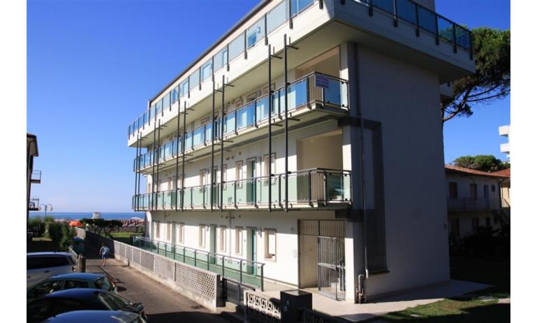 residence MEERBLICK: balcony (example)