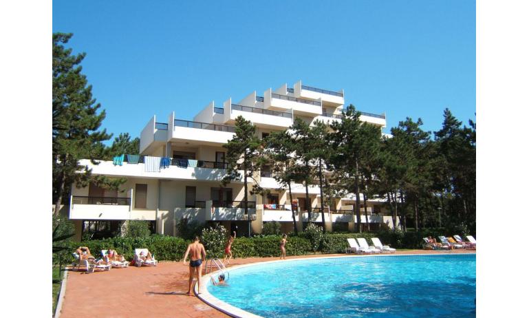 appartamenti CAMPIELLO: esterno con piscina