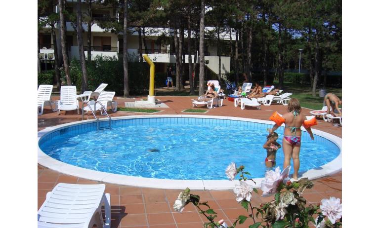 appartamenti CAMPIELLO: piscina bambini