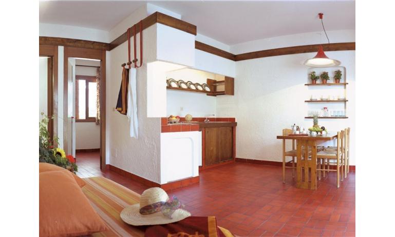 résidence LOS NIDOS: Le Rondini coin cuisine (exemple)