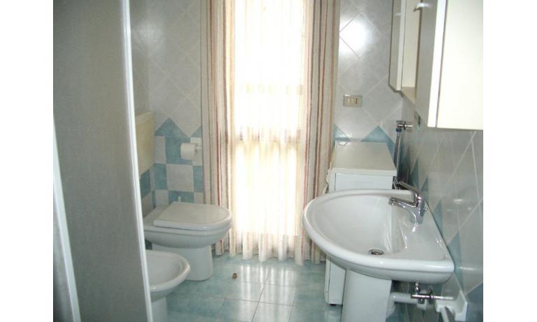 appartament PINETA: salle de bain (exemple)