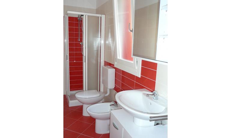 apartments AL MARE: bathroom (example)
