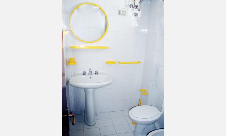 residence GEMINI: bagno (esempio)