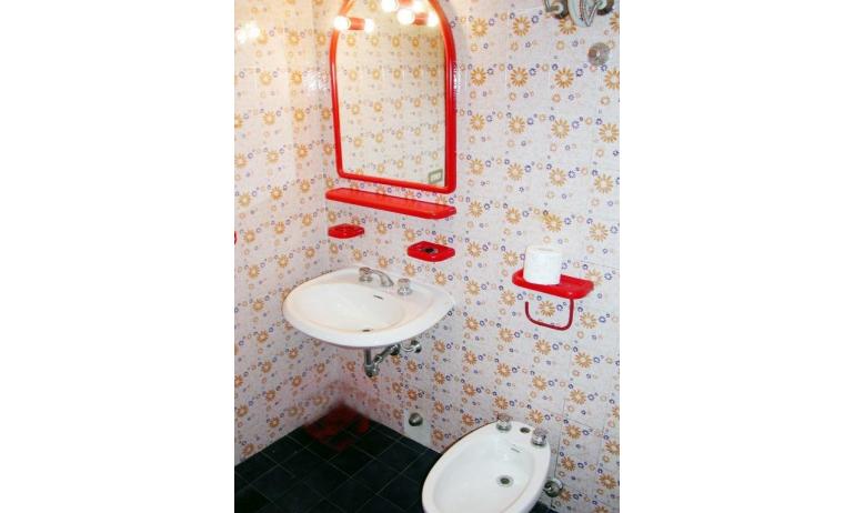 appartament BILOBA: salle de bain (exemple)