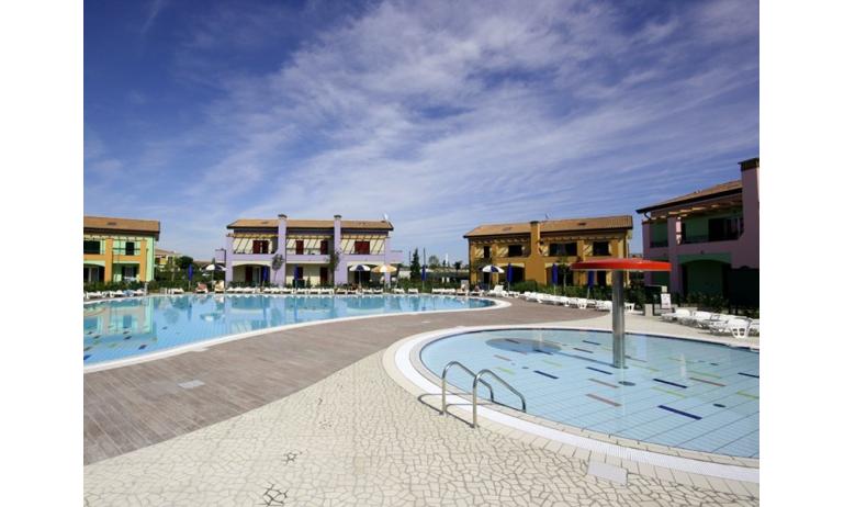 residence LE GINESTRE: piscina