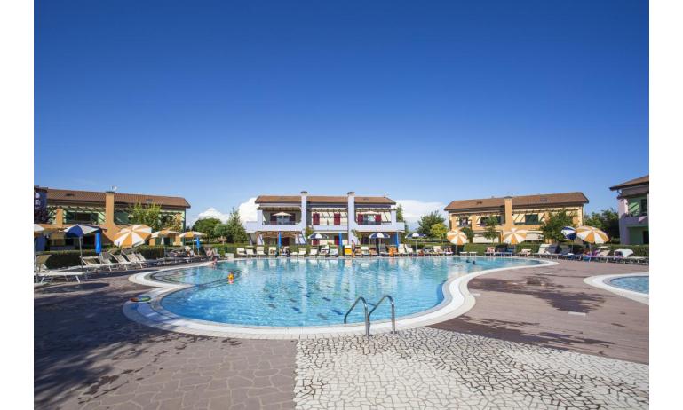 residence LE GINESTRE: piscina