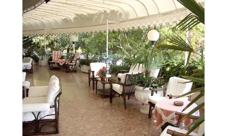 hôtel CORALLO: bar sur terrasse