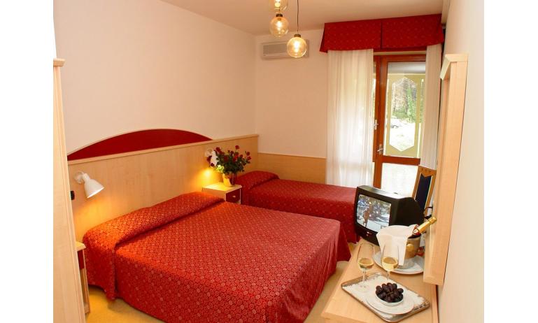 hotel REGINA: bedroom (example)