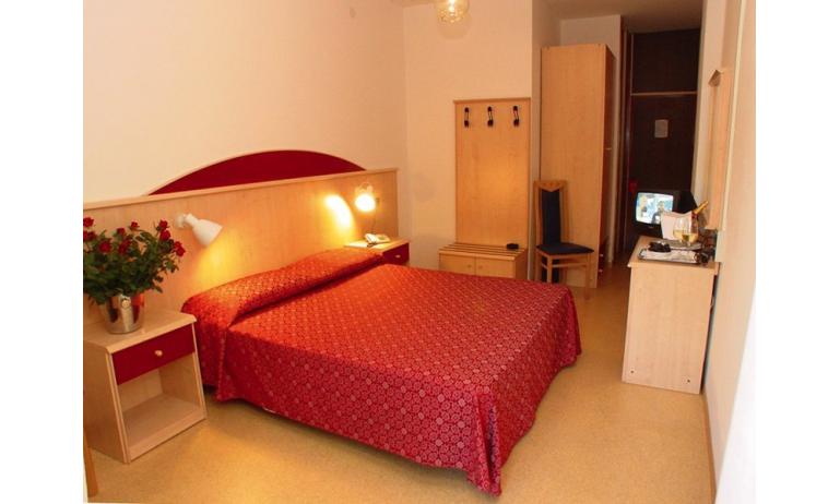 hotel REGINA: bedroom (example)