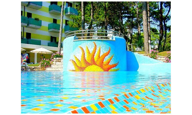 hôtel MEDITERRANEO: piscine