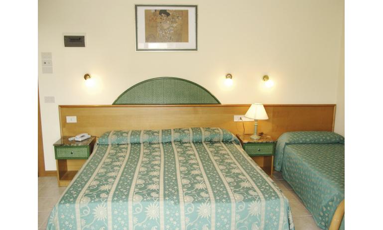 hôtel BELLEVUE: chambre à coucher (exemple)