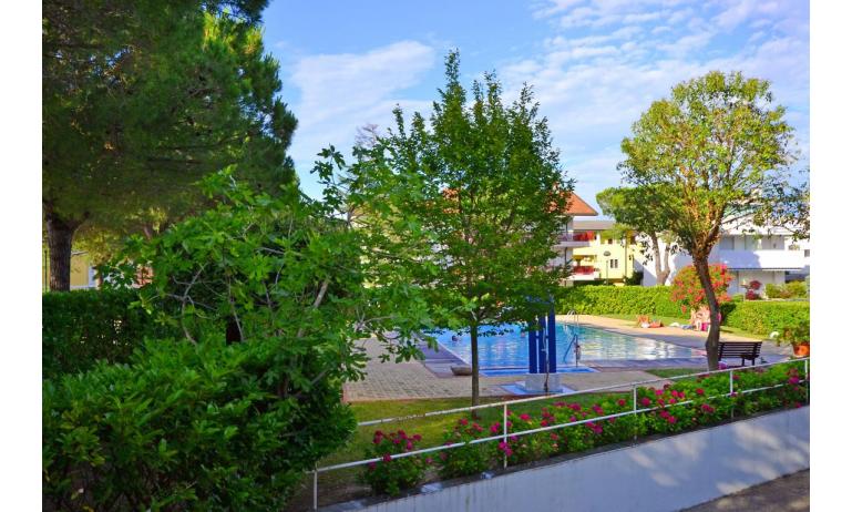 appartamenti MARINA PORTO: esterno con piscina