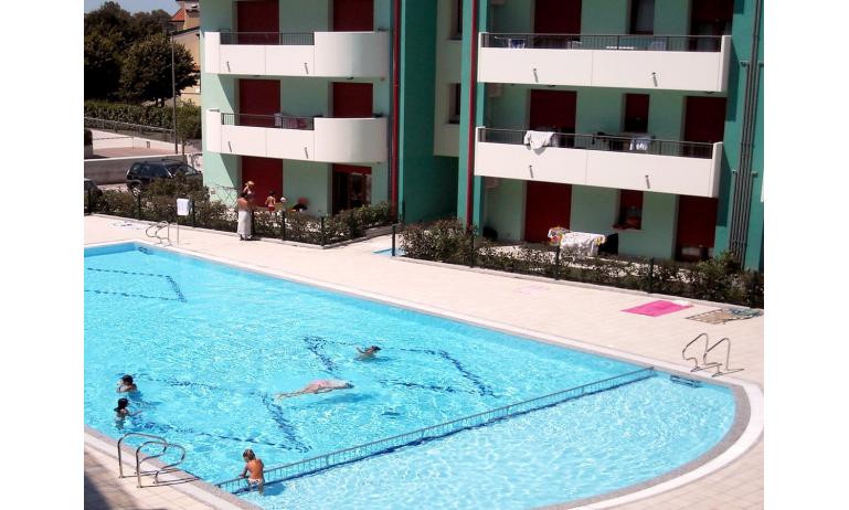 residence ROBERTA: piscina