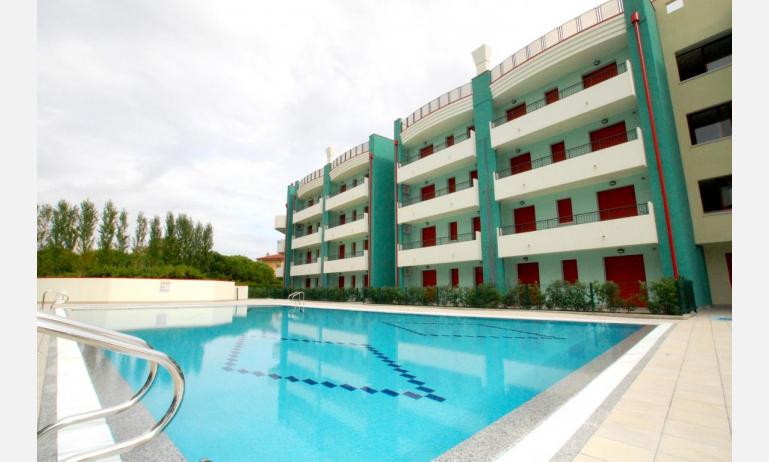 residence ROBERTA: piscina