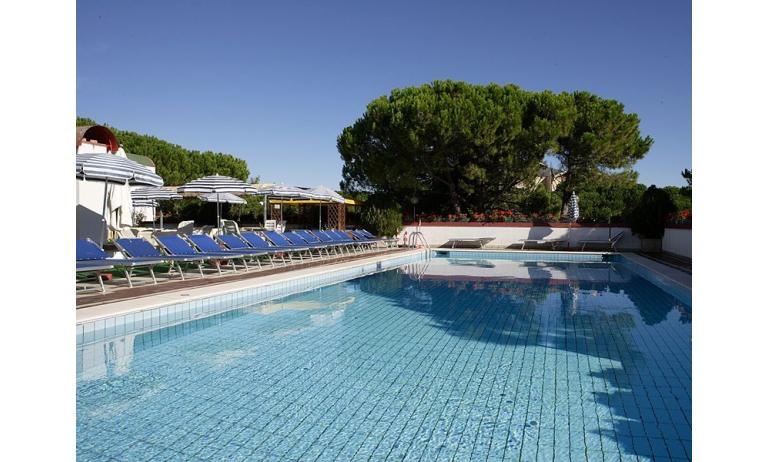hotel JASMINUM: swimming-pool