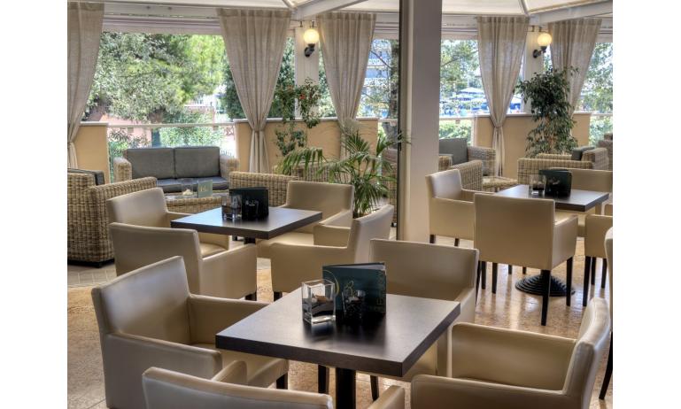 hotel EXCELSIOR: bar