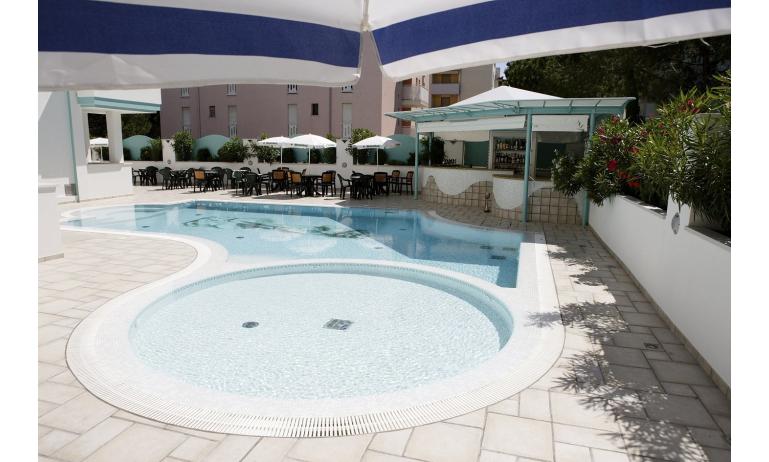 hotel GRAN VENERE BEACH: swimming-pool