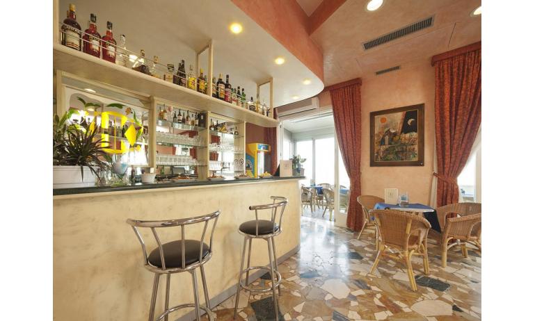 hotel KARINZIA: bar della hall