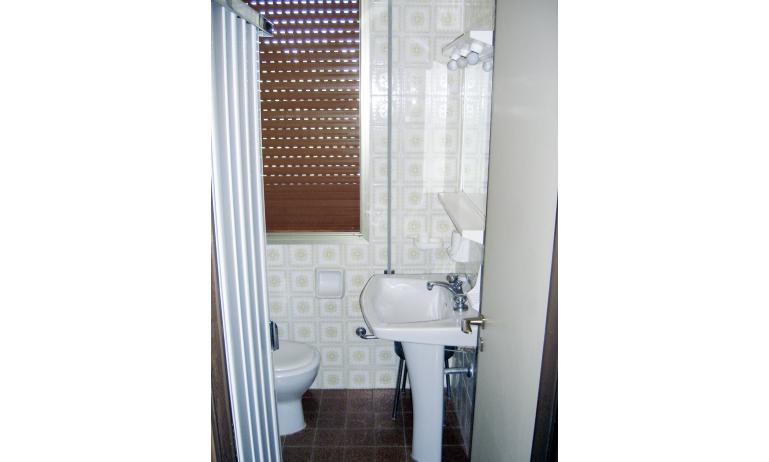 apartments ZENITH: not renewed bathroom (example)