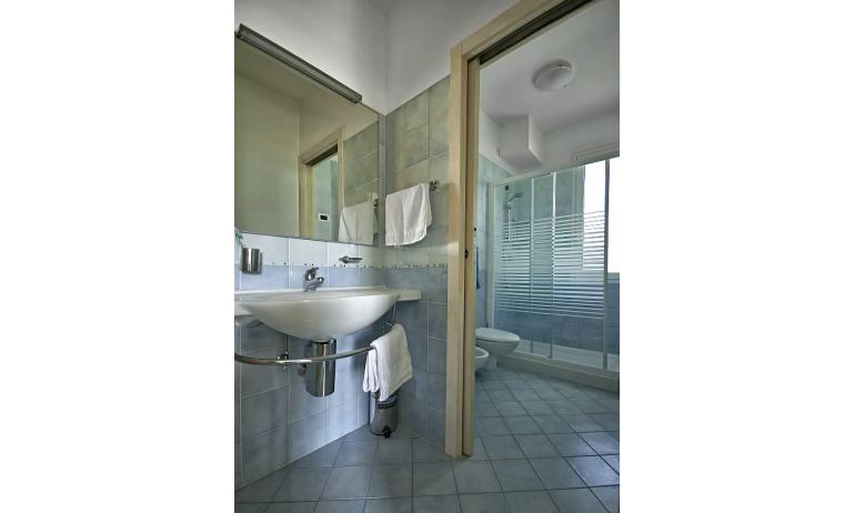 Ferienwohnungen ZENITH: renoviertes Badezimmer  (Beispiel)