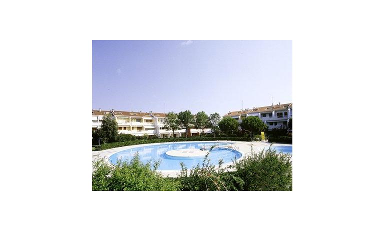 résidence RIVIERA: exterior avec piscine