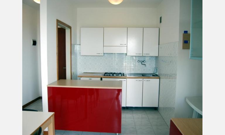 appartamenti BIANCO NERO: angolo cottura (esempio)