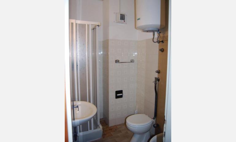 appartamenti BIANCO NERO: bagno (esempio)