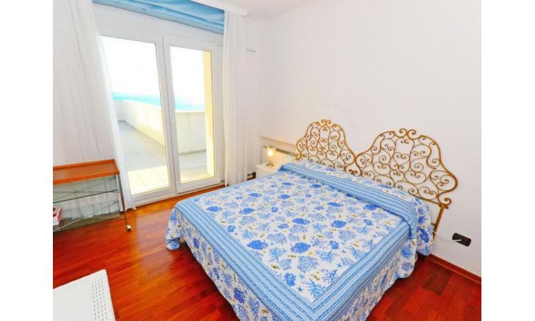apartments BLU RESIDENCE: bedroom (example)