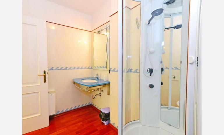 appartamenti BLU RESIDENCE: bagno (esempio)