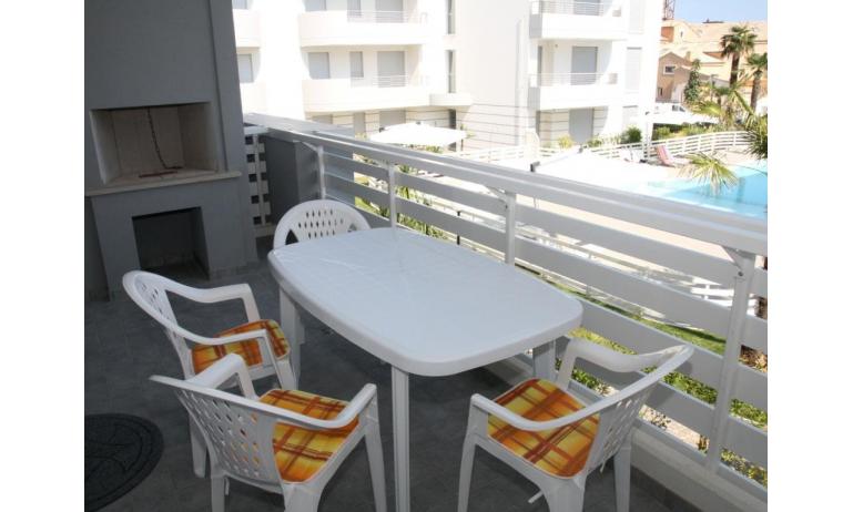 Residence MARICEL: balkon (Beispiel)