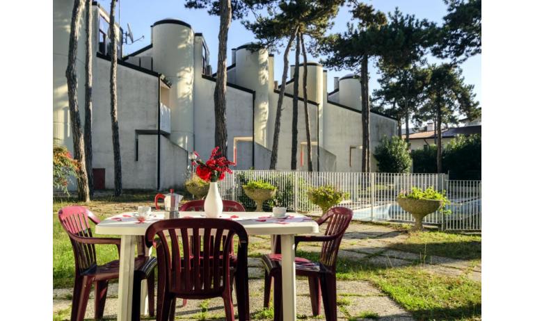 residence HOLIDAY VILLAGE: spazio esterno (esempio)