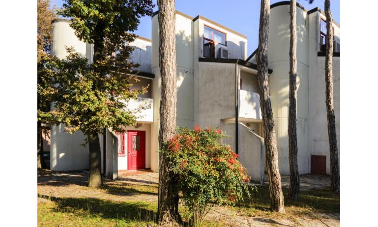 residence HOLIDAY VILLAGE: giardino (esempio)