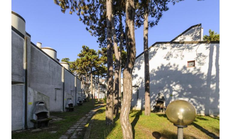 residence HOLIDAY VILLAGE: barbecue (esempio)