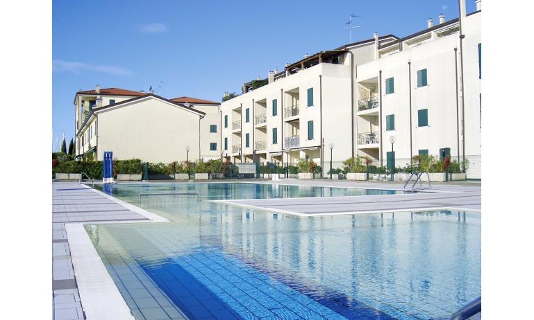 residence ALBATROS: esterno con piscina