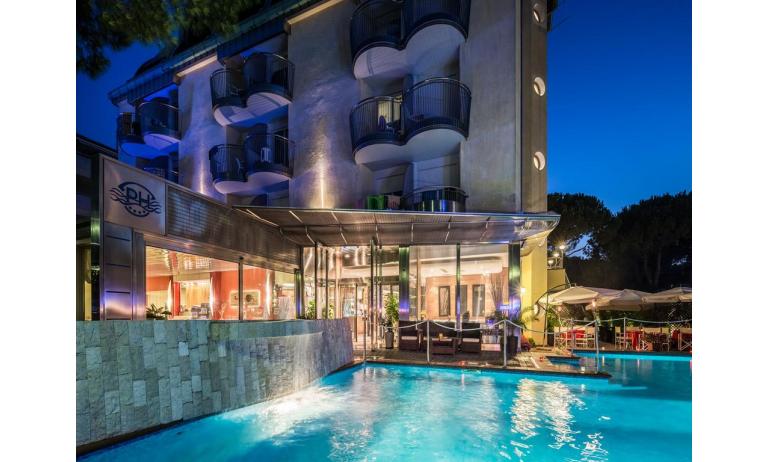 Hotel PARK HOTEL: Schwimmbecken