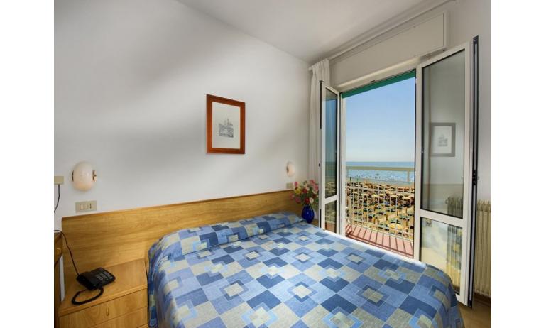 hotel ASTORIA: bedroom (example)