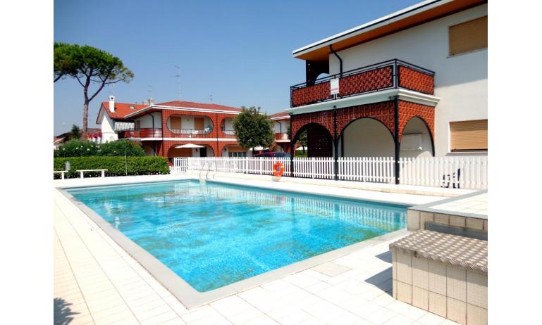 apartments FABIENNE: external view with pool