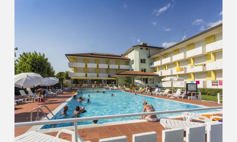 hotel EUROPA: esterno con piscina
