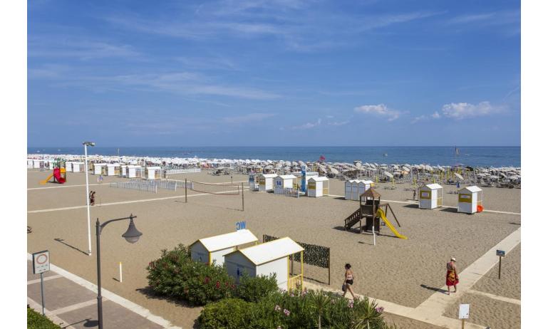 hotel EUROPA: private beach