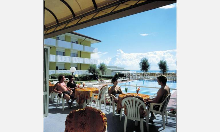 hotel EUROPA: bar piscina