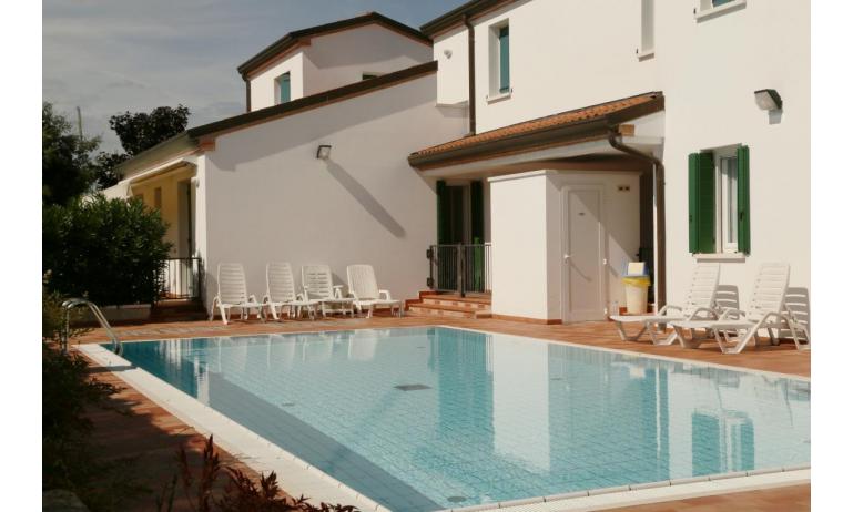 residence TAMERICI: esterno con piscina