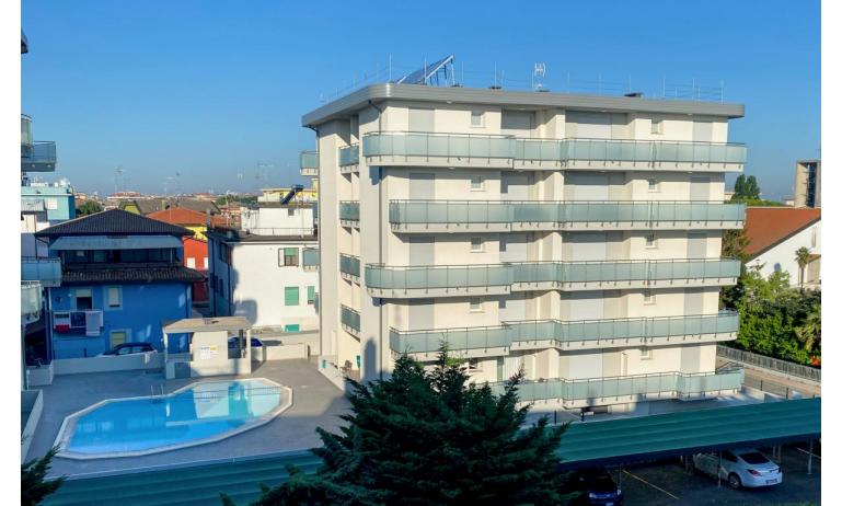 residence CAORLE: esterno con piscina