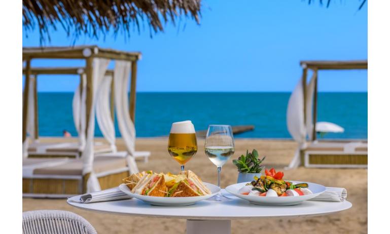 residence PAREUS BEACH RESORT: spiaggia privata