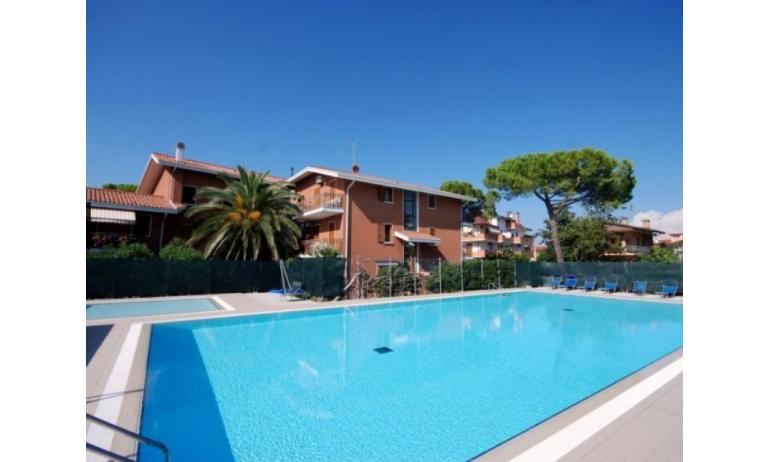 appartamenti VILLAGGIO GIARDINO: esterno con piscina