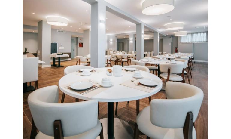 aparthotel TOURING: sala colazioni