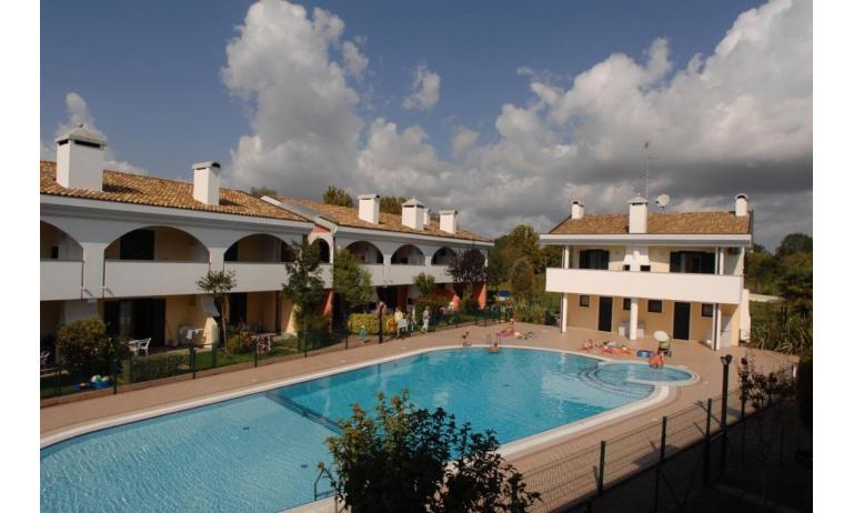 residence LEOPARDI: vista esterna del residence