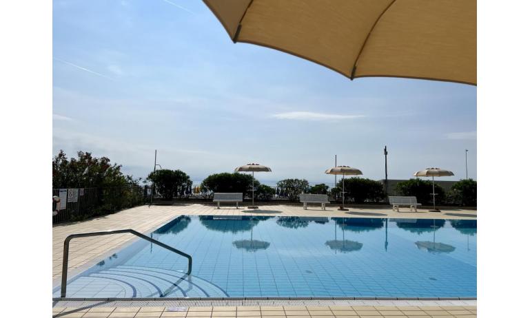 residence PUNTA DELL'EST: piscina